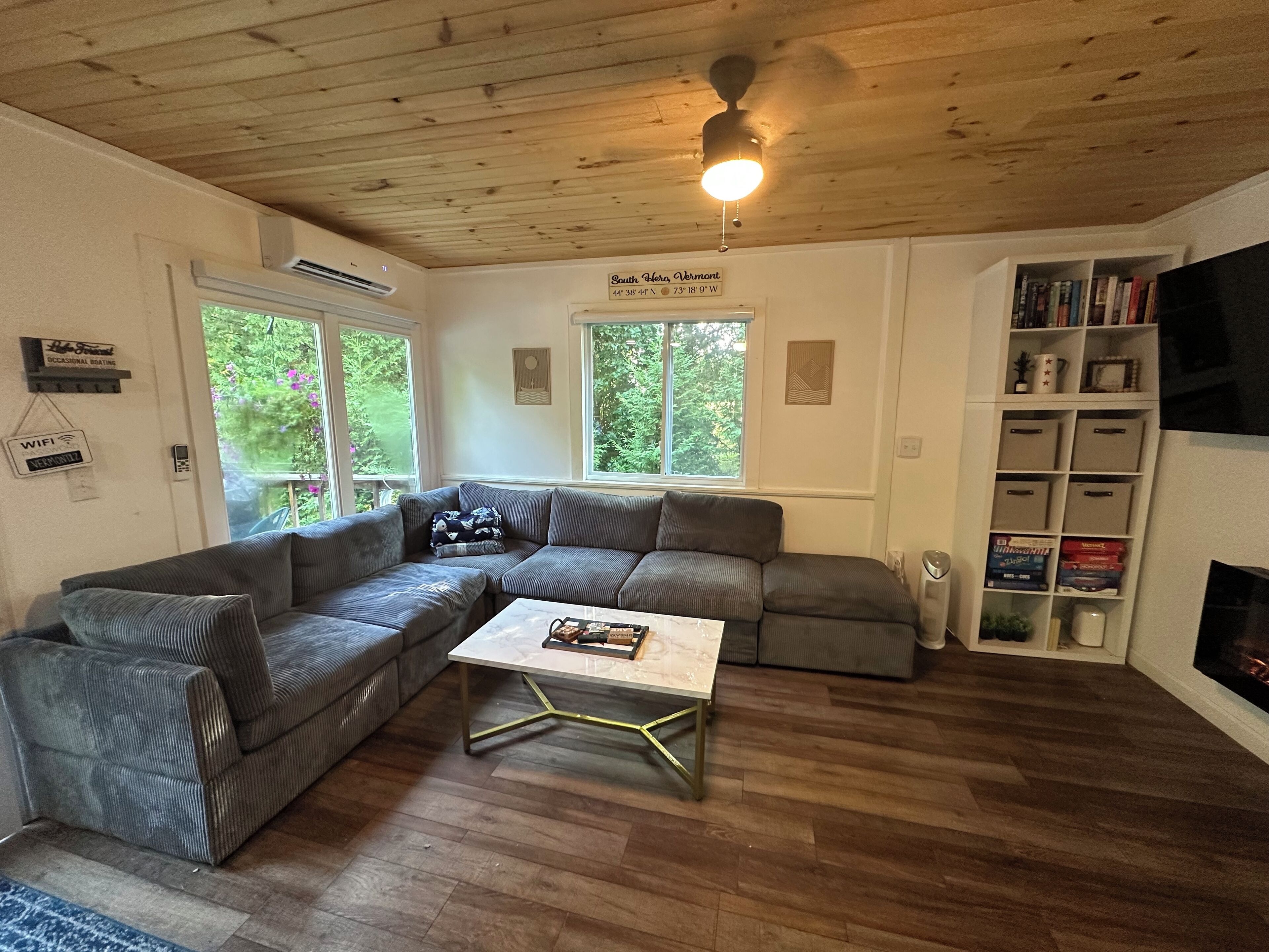 Télévision, cheminée