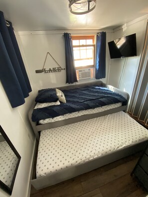 3 bedrooms, iron/ironing board, WiFi, bed sheets - Charming cottage in the beautiful Lake Champlain Islands! (South Hero)