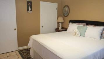 2 habitaciones, tabla de planchar con plancha, wifi y ropa de cama
