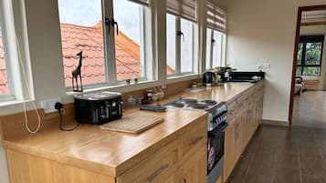 Kühlschrank, Mikrowelle, Toaster