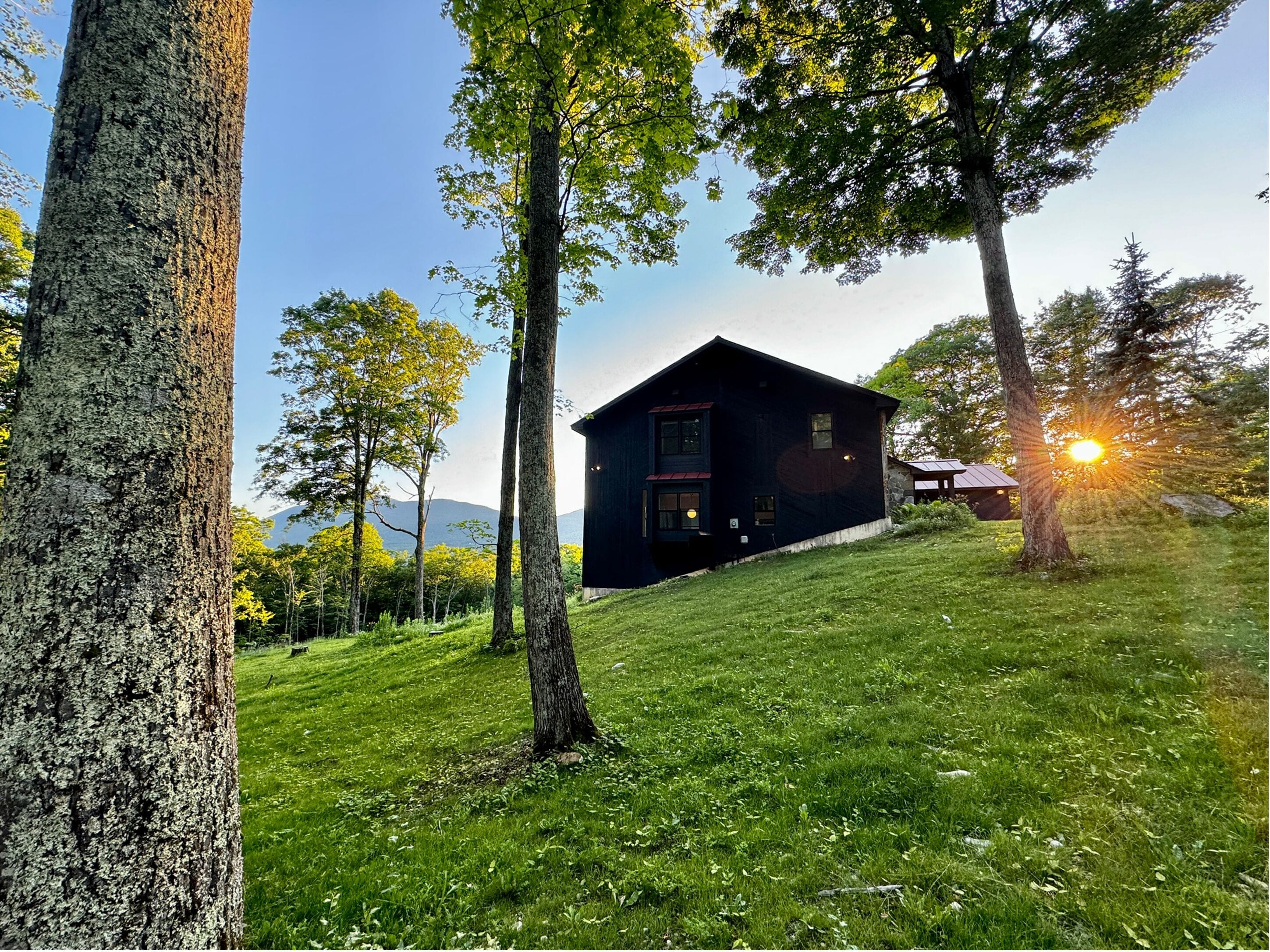 Mountain Views - Secluded - Modern