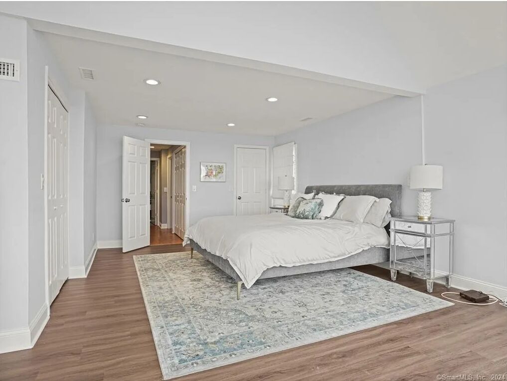 Cozy Ocean Front Retreat With Private Beach! - Stratford, CT