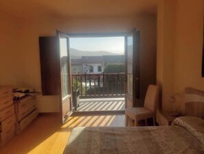 4 Schlafzimmer, Bügeleisen/Bügelbrett, Bettwäsche