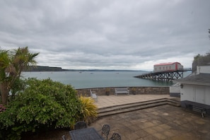 Terrace/patio - Laston Garden Apartment - Tenby Harbour, Sea Views (Tenby)