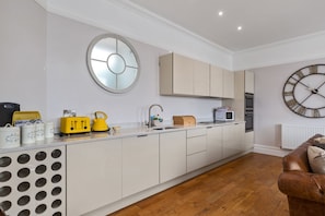 Fridge, microwave, oven, dishwasher - Laston Garden Apartment - Tenby Harbour, Sea Views (Tenby)