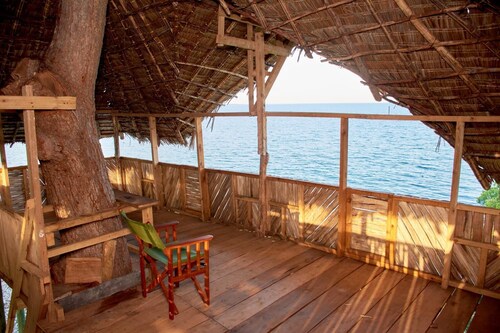 Three Bedroom Beachfront Villa with Swimming pool and Kitchen