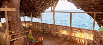 Three Bedroom Beachfront Villa with Swimming pool and Kitchen