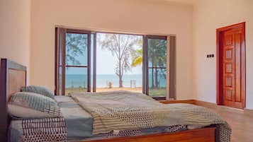 4 bedrooms, iron/ironing board, free WiFi, bed sheets