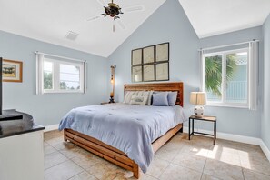 2 bedrooms, WiFi, bed sheets - Pool, Key Colony Beach, Dock, Across from the Golf Course (Key Colony Beach)