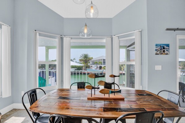 Dining - Pool, Key Colony Beach, Dock, Across from the Golf Course (Key Colony Beach)