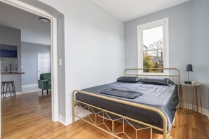 1 bedroom, in-room safe, desk, WiFi - One BR in Lodi Pet Friendly with Laundry & Parking (Lodi)