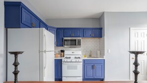 Private kitchen - Modern 1BR Near NYC - Pet-Friendly w/ Laundry Unit (Lodi)