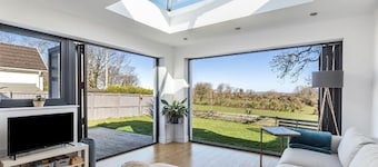 Beautiful 4-bed House With Countryside Views