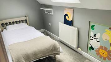 4 bedrooms, iron/ironing board, free WiFi, bed sheets