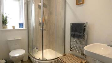House | Bathroom | Shower, deep-soaking bathtub, towels