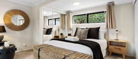 1 habitación, tabla de planchar con plancha, wifi y ropa de cama