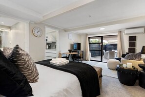 1 bedroom, iron/ironing board, WiFi, bed sheets - 1-bed wow factor in Kohimarama (Auckland)