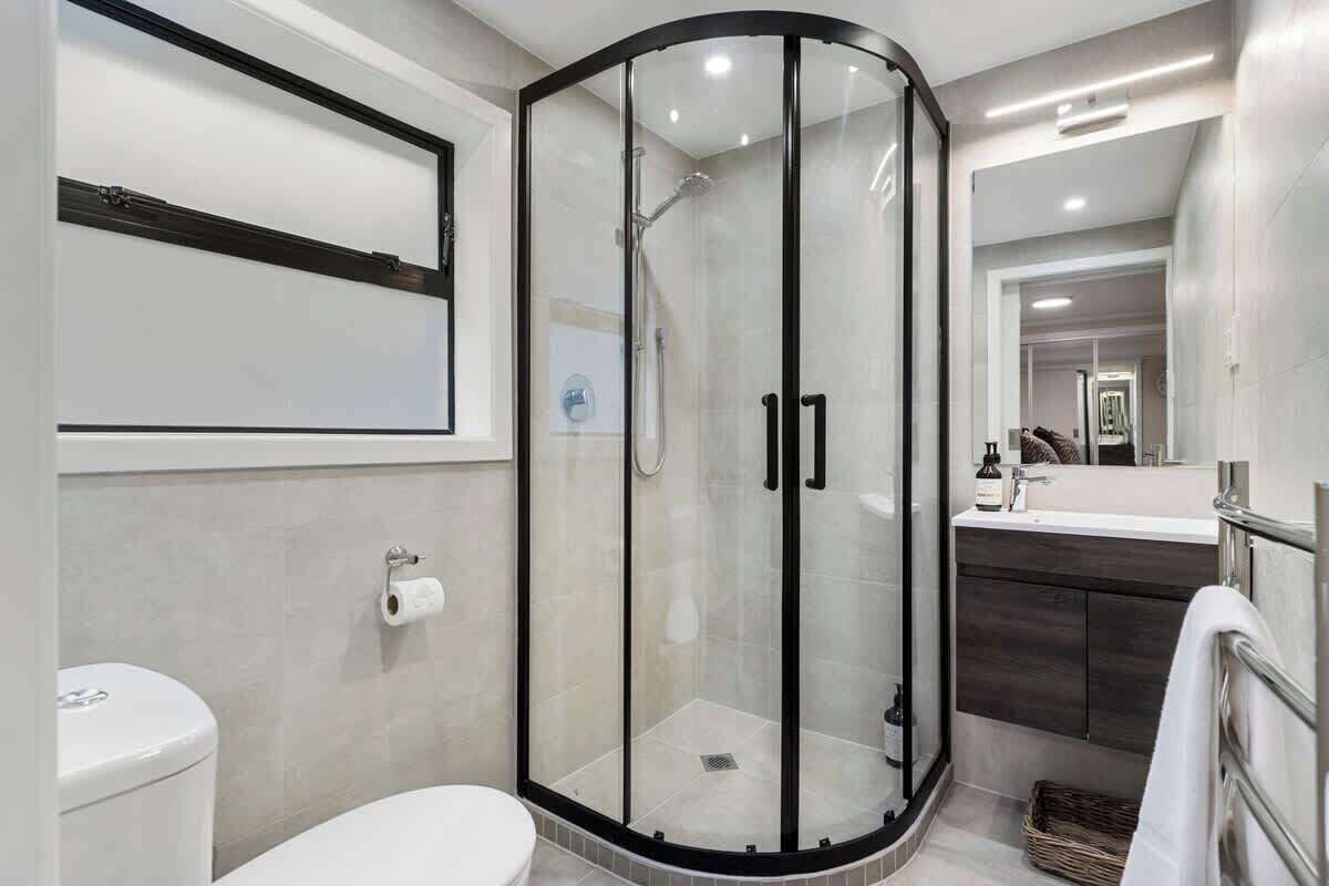 Shower, hair dryer, towels, shampoo