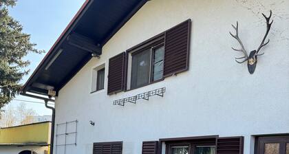 2 Bedrooms, 2 Baths House With a Living Room & an Upstairs Reception rea