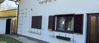 2 Bedrooms, 2 Baths House With a Living Room & an Upstairs Reception rea