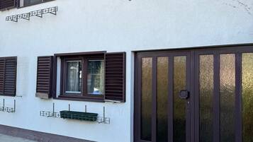 House, 2 Bedrooms, Terrace | Pintu masuk hartanah