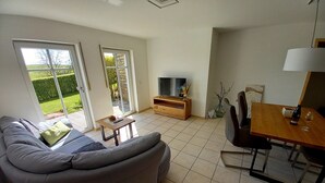 Smart TV - Ferienwohnung Hansen, in Ruhiger Lage mit Wunderschönem Ausblick (Welschbillig)