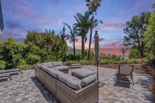 Private Malibu Retreat • Ocean Views • Spa Tub & Deck