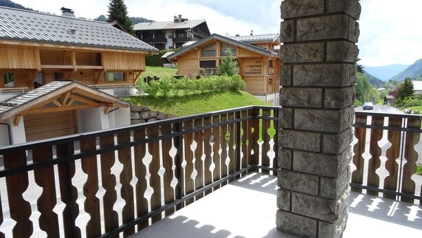 Property grounds - Wifi, 350m from ski lifts, 1st floor, view village, balcony, parking, 60m², Les Gets (Les Gets)