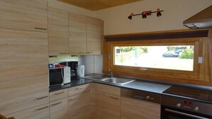 Coffee/tea maker, fridge, microwave, oven - Wifi, 350m from ski lifts, 1st floor, view village, balcony, parking, 60m², Les Gets (Les Gets)