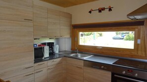 Fridge, microwave, oven, dishwasher - Wifi, 350m from ski lifts, 1st floor, view village, balcony, parking, 60m², Les Gets (Les Gets)