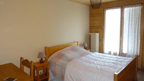 2 bedrooms, WiFi - Wifi, 350m from ski lifts, 1st floor, view village, balcony, parking, 60m², Les Gets (Les Gets)