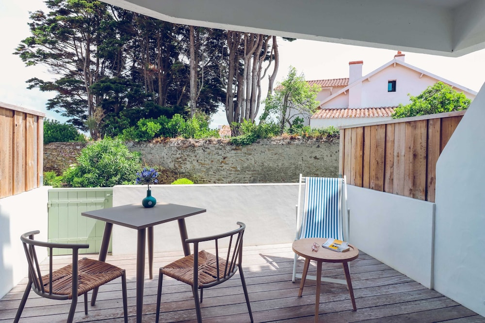 Les Hautes Mers - Fontenille Collection by null