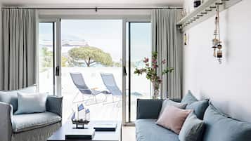Suite, Ocean View | 1 bedroom, free minibar items, soundproofing, free cribs/infant beds