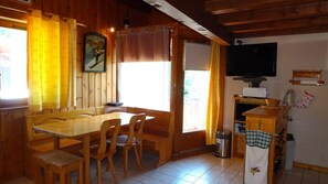 Dining - Wifi, 2nd floor, balcony, tv, ski locker, 35m², Les Gets (Les Gets)