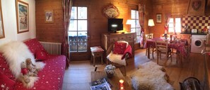 Fireplace - Wifi, 200m from ski slopes, 1st floor, balcony, fireplace or stove, parking, tv, ski locker, 35m² (Les Gets)