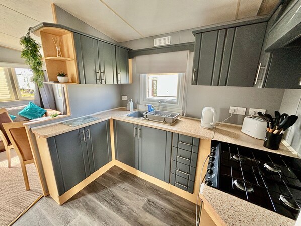 Apartment | Private kitchen | Fridge, microwave, oven, stovetop - 6 Berth Caravan - Sealands, Ingoldmells (Skegness)