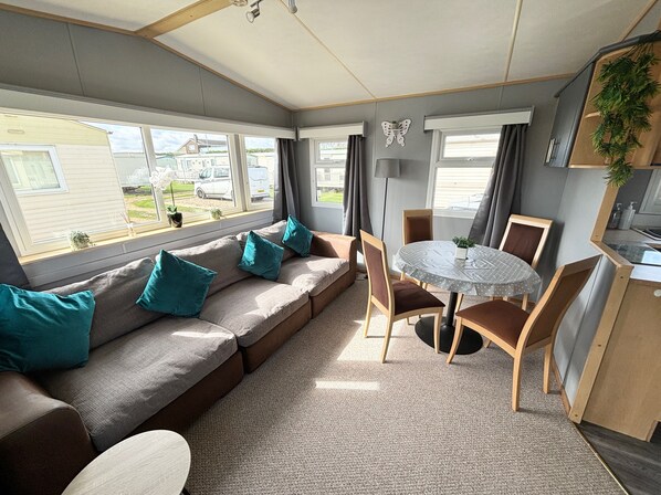 Apartment | Living area | Flat-screen TV - 6 Berth Caravan - Sealands, Ingoldmells (Skegness)