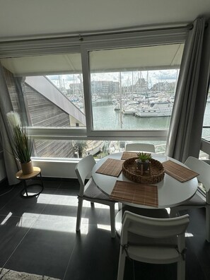 Dining - Jetez L'ancre, 2 Pieces Marina Deauville (Deauville)