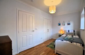 3 chambres, fer et planche Ă repasser, draps fournis