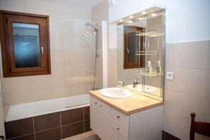 Bathroom - Wifi, Ground floor, balcony, tv, ski locker, 65m², Les Gets (Les Gets)