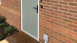 A brick house with a grey door, a mailbox, and a number 4 on the wall. - Comfortable Well Equipped Home In Isleham. Close to Newmarket, Ely & Cambridge (Isleham)