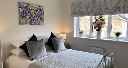 Comfortable Well Equipped Home In Isleham. Close to Newmarket, Ely & Cambridge