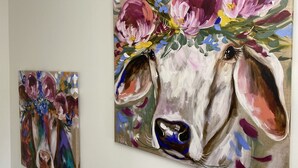 Two paintings of a cow with flowers on the wall. - Comfortable Well Equipped Home In Isleham. Close to Newmarket, Ely & Cambridge (Isleham)