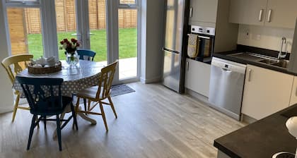 Comfortable Well Equipped Home In Isleham. Close to Newmarket, Ely & Cambridge