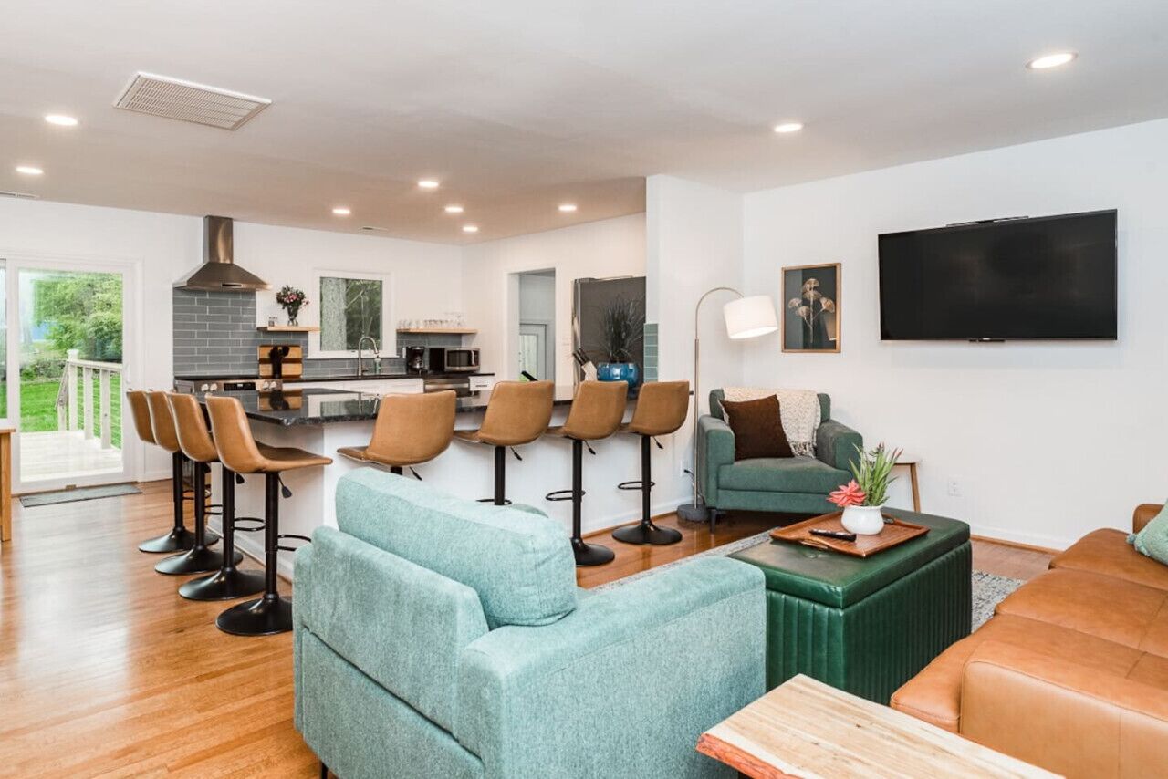 Modern Oasis close to UNC Campus & Hospital