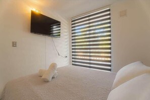3 habitaciones, tabla de planchar con plancha, wifi y ropa de cama 