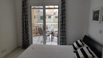 House | 2 bedrooms, iron/ironing board, free WiFi, bed sheets