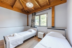 2 quartos, ferros/tábuas de passar roupa, Wi-Fi, roupa de cama