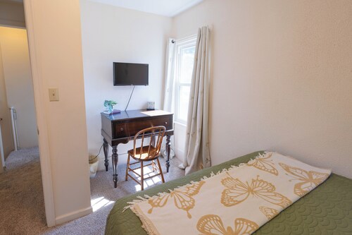 French Creek Haven- Meadville Apt with Boho Charm