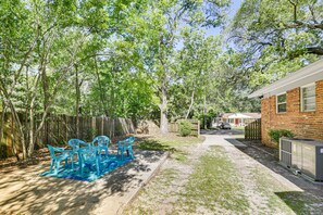 Outdoor dining - Tallahassee Home w/ Yard < 2 Mi to FSU Campus (Tallahassee)